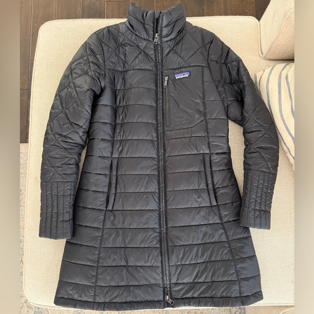 Patagonia Women's Black Puffer Jacket / Parka